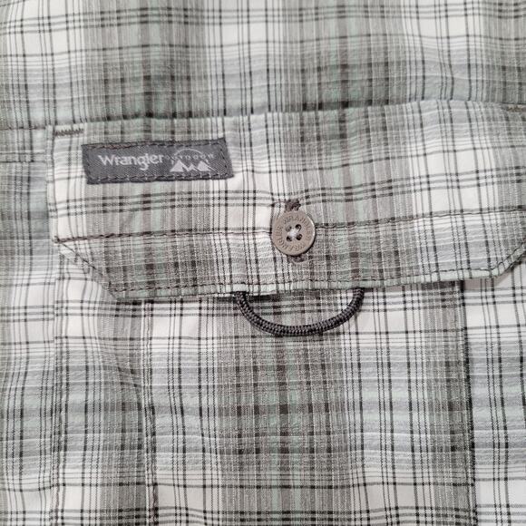 Wrangler Outdoor Series Plaid Regular Fit Button front Shirt Size XL - Picture 3 of 8